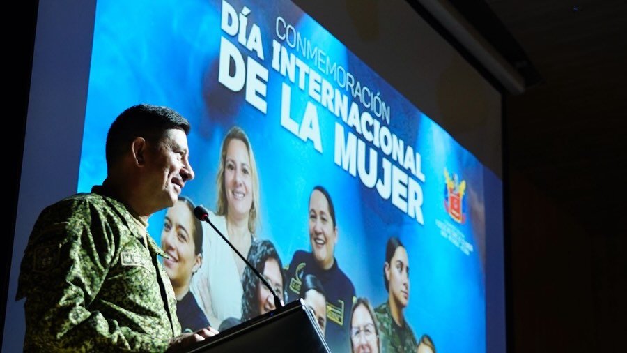 a todas las mujeres valientes y dedicadas del comando general de las fuerzas militares de colomb (3)