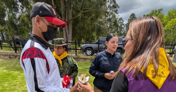 la asociación damas protectoras del soldado 💜 llegó hasta el batallón de caballería mecanizado (3)